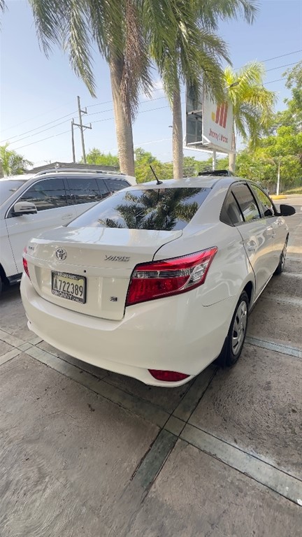 2017 Toyota Yaris E — foto 6 / 12