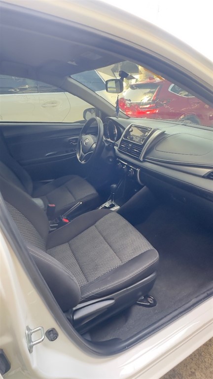 2017 Toyota Yaris E — foto 8 / 12