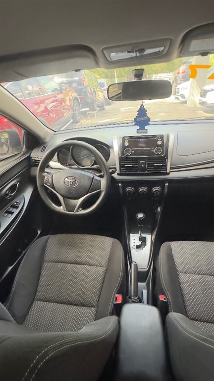2017 Toyota Yaris E — foto 9 / 12