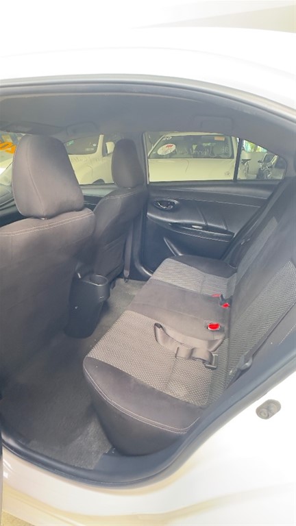 2017 Toyota Yaris E — foto 11 / 12