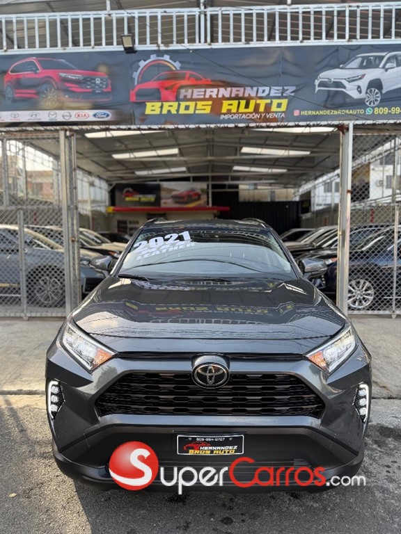 2021 Toyota RAV4 XLE — foto 2 / 8