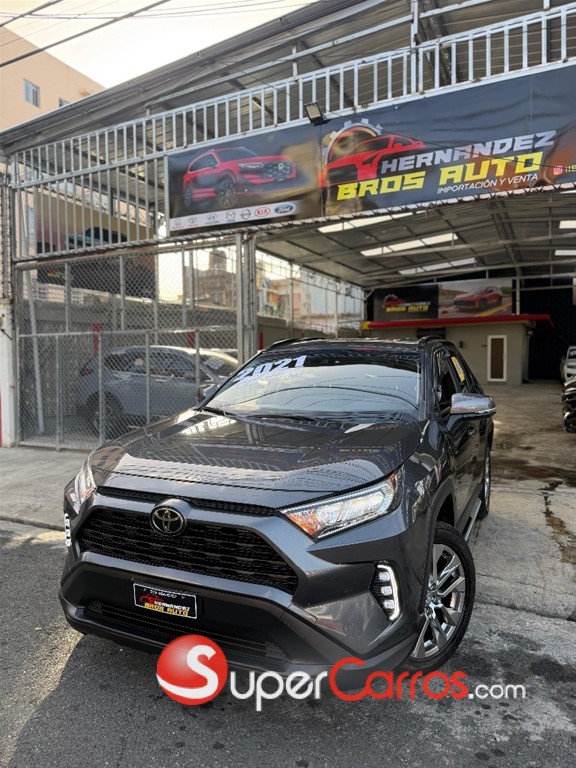 2021 Toyota RAV4 XLE — foto 3 / 8
