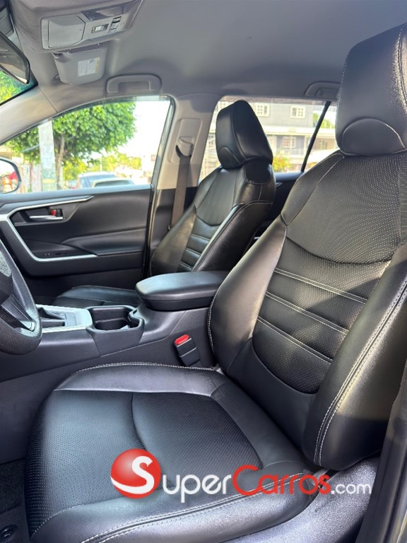 2021 Toyota RAV4 XLE — foto 4 / 8