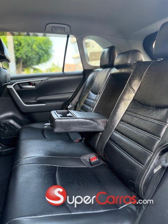 2021 Toyota RAV4 XLE — foto 5 / 8