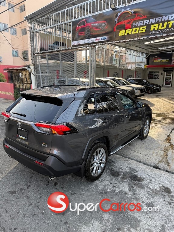 2021 Toyota RAV4 XLE — foto 7 / 8