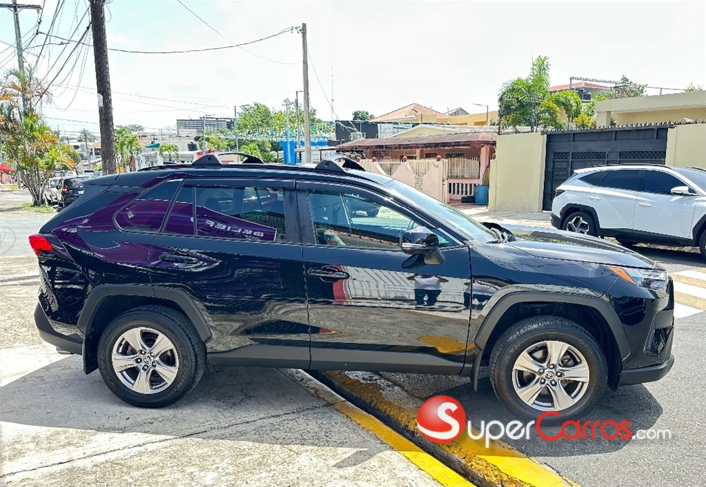 2023 Toyota RAV4 XLE PLUS — foto 2 / 10