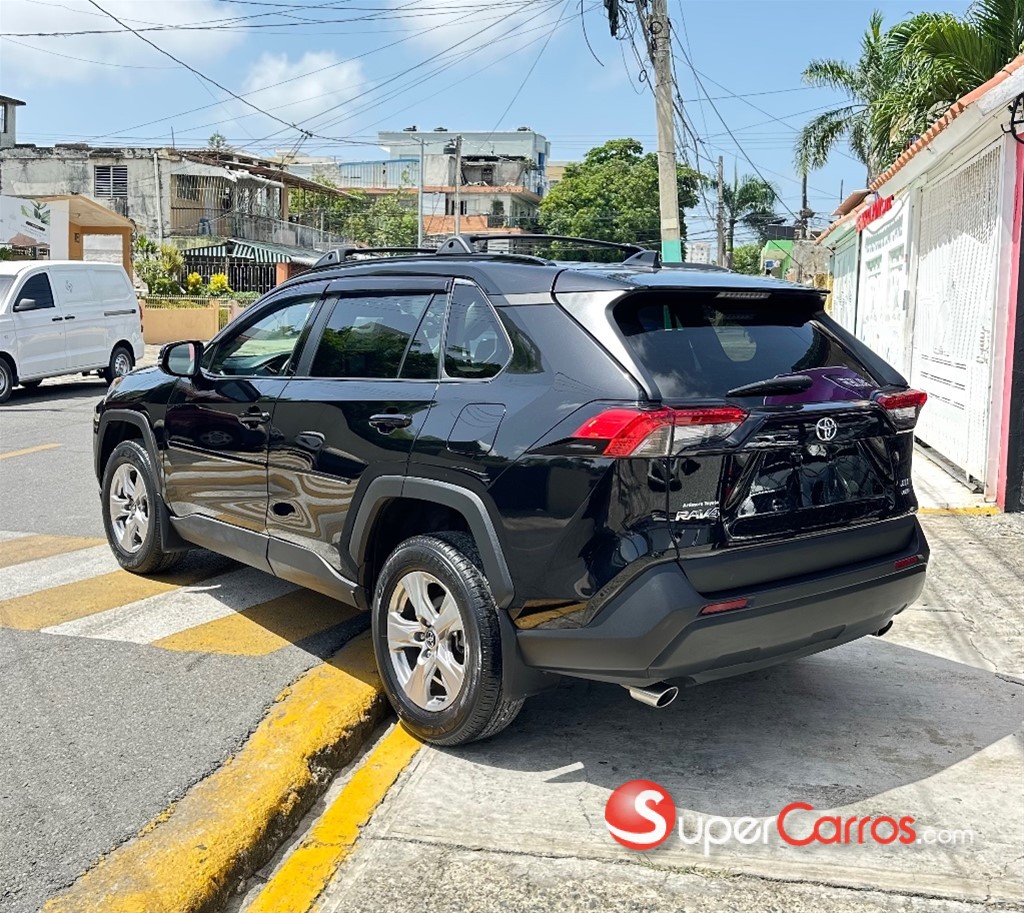 2023 Toyota RAV4 XLE PLUS — foto 4 / 10