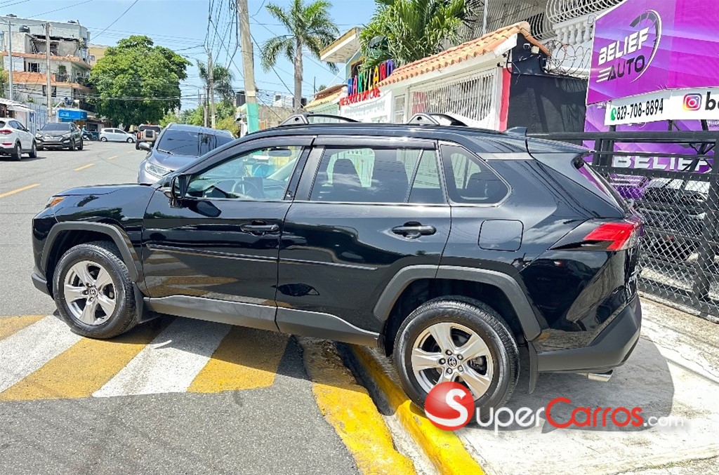 2023 Toyota RAV4 XLE PLUS — foto 5 / 10