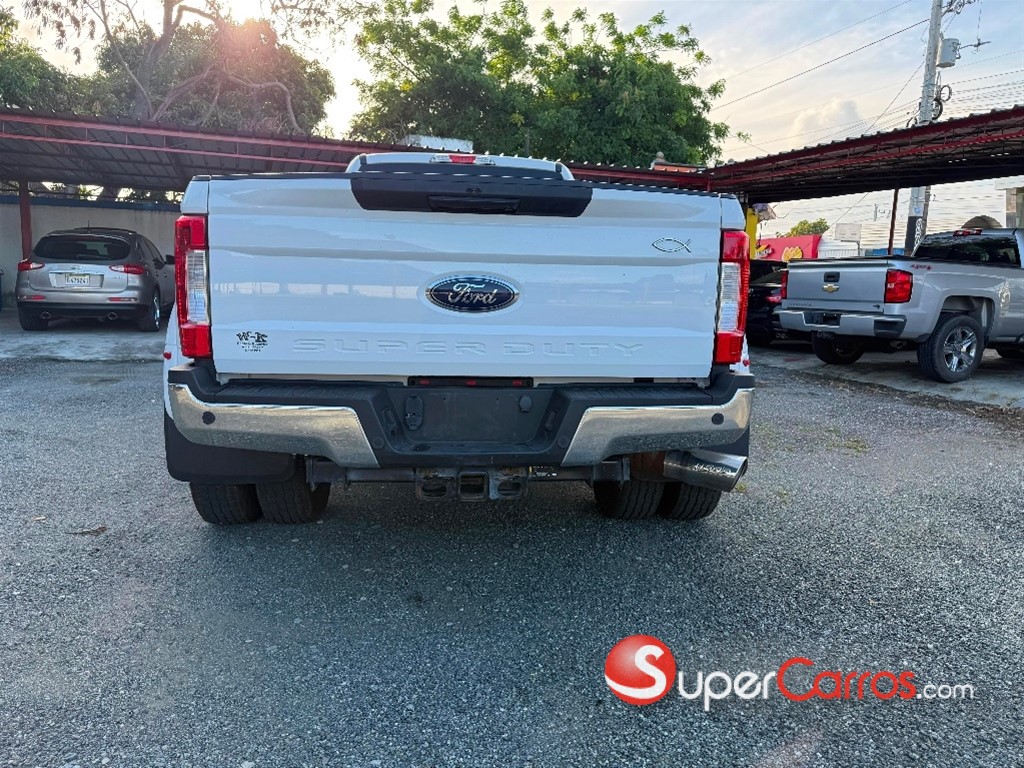 2017 Ford F 350 Super Duty — foto 8 / 12