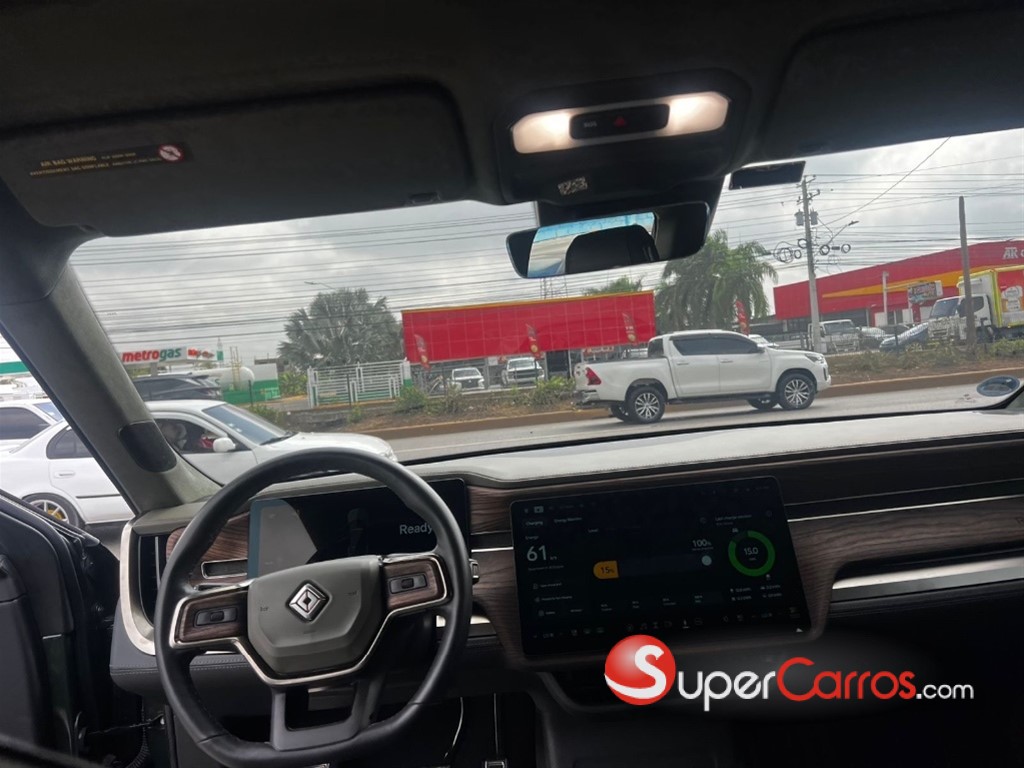 2023 Rivian R1S — foto 9 / 12