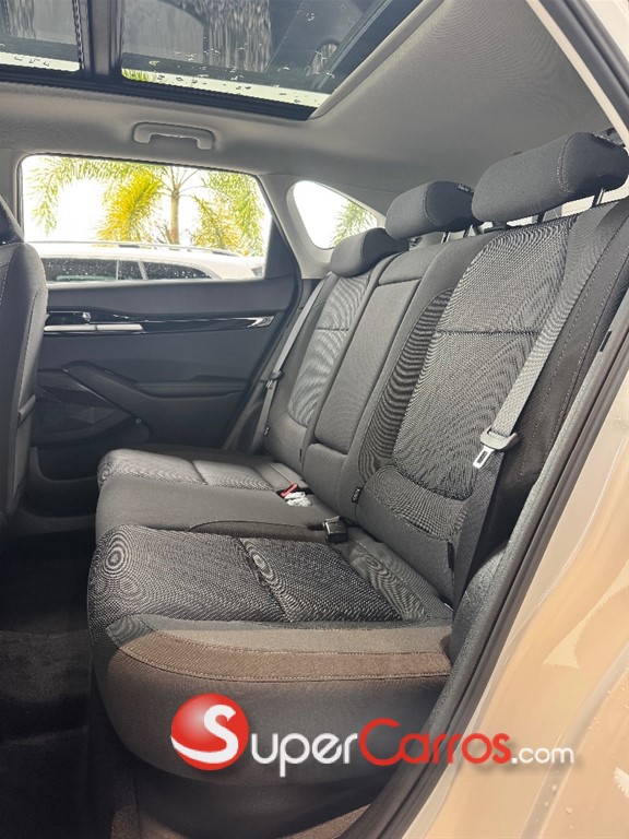 2027 Kia Seltos LX — foto 8 / 10