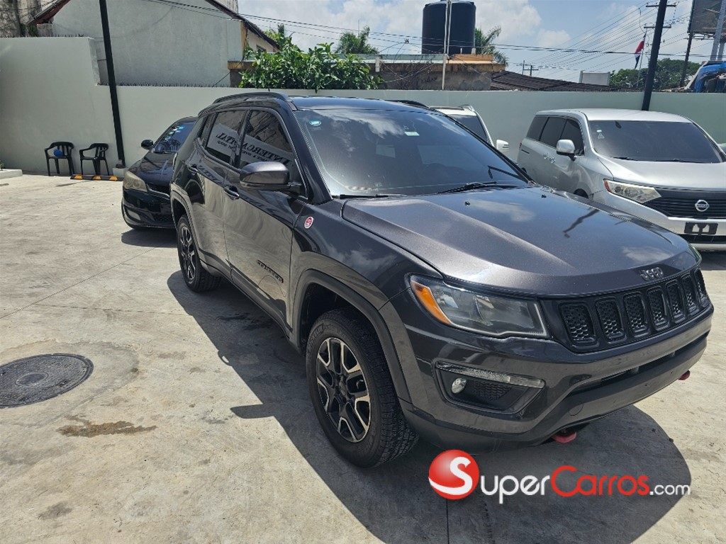 2019 Jeep Compass TrailHawk — foto 3 / 9