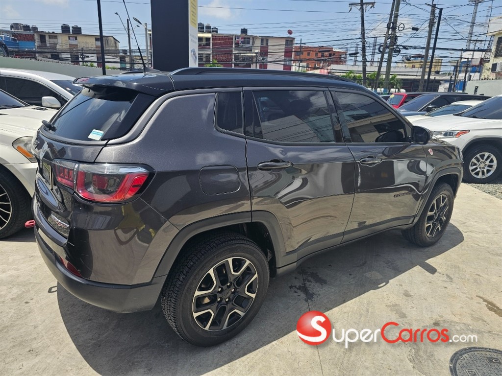 2019 Jeep Compass TrailHawk — foto 4 / 9