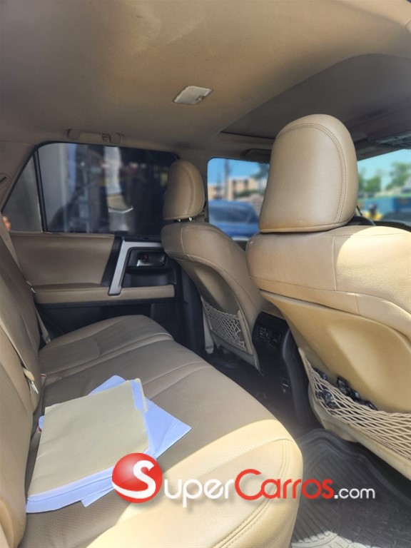 2014 Toyota 4 Runner — foto 5 / 8
