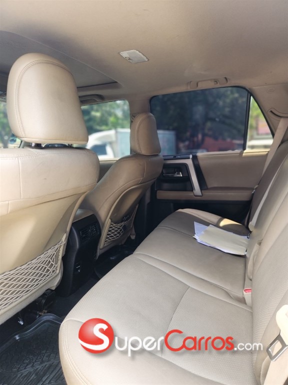 2014 Toyota 4 Runner — foto 7 / 8