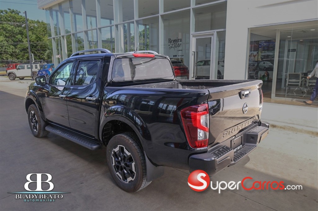 2027 Nissan Frontier LE — foto 2 / 12