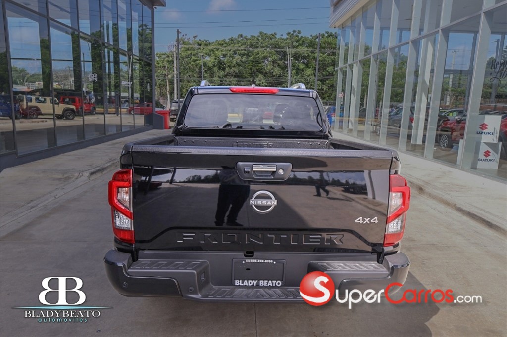 2027 Nissan Frontier LE — foto 9 / 12