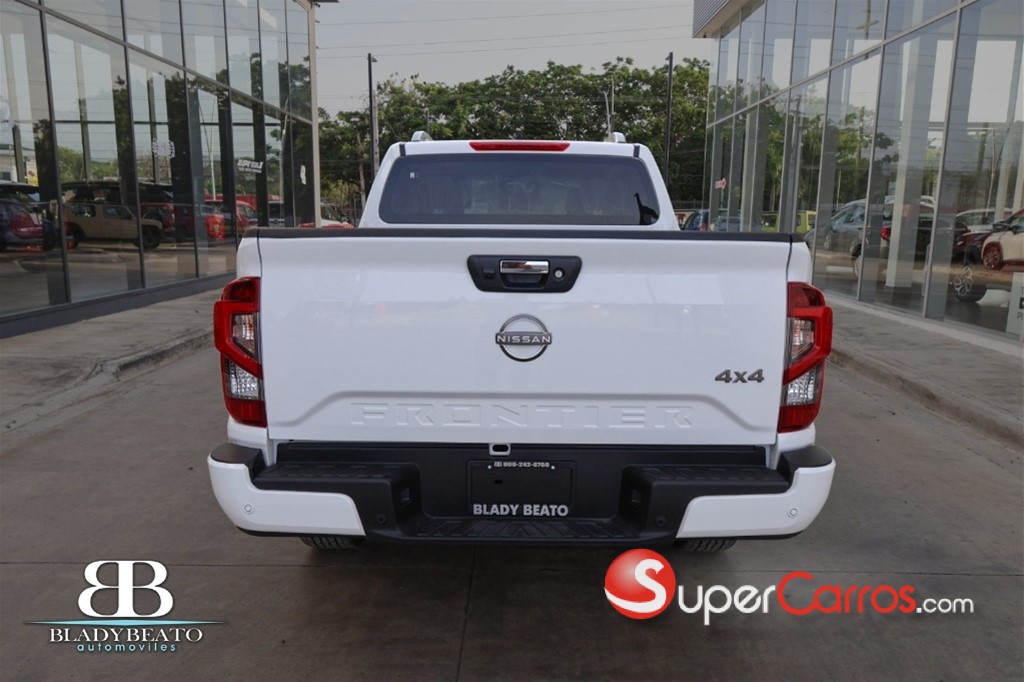 2027 Nissan Frontier LE — foto 10 / 12