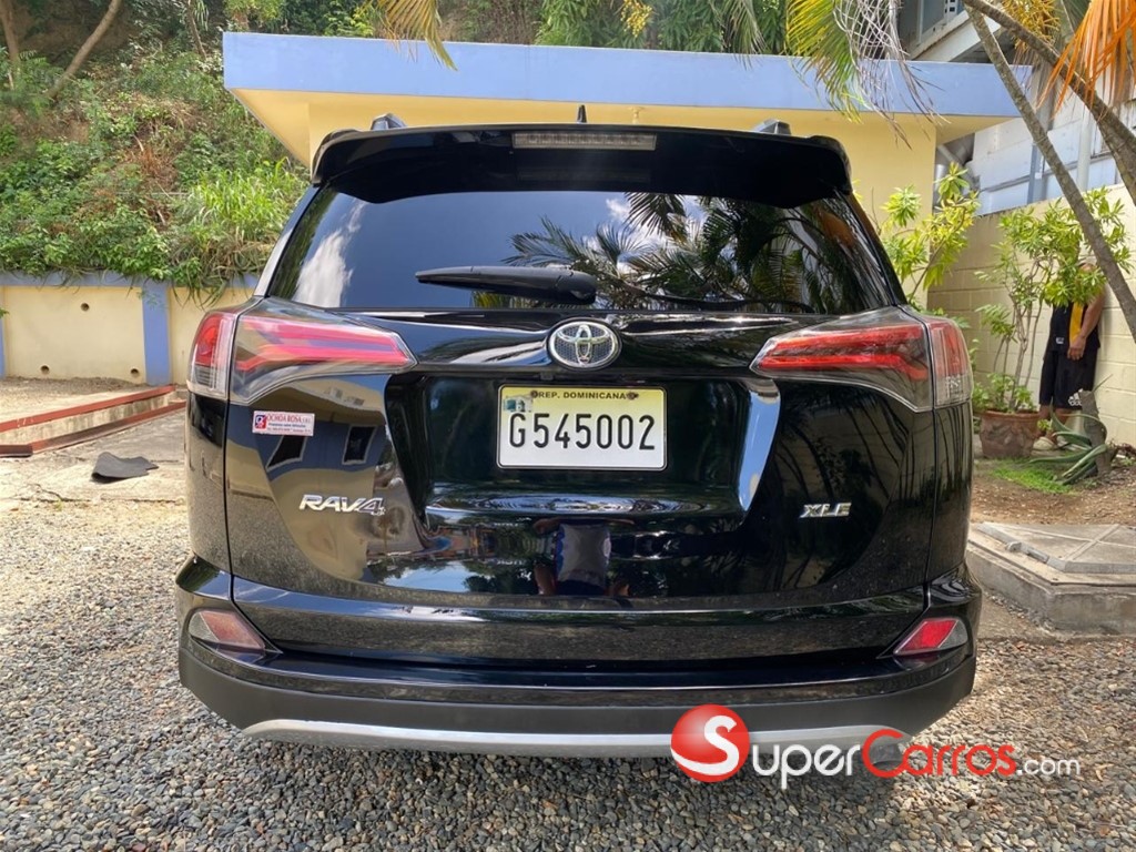 2018 Toyota RAV4 XLE — foto 8 / 12