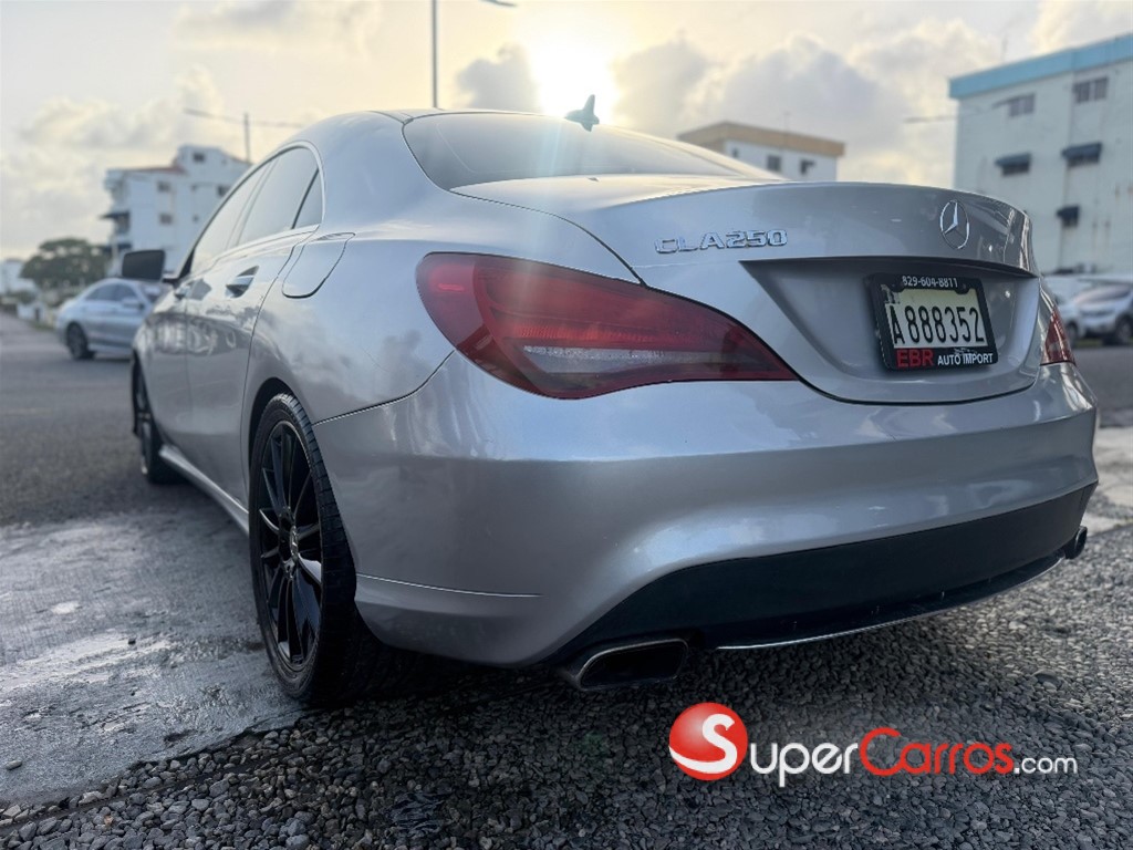 2014 Mercedes-Benz Clase CLA 250 — foto 3 / 7