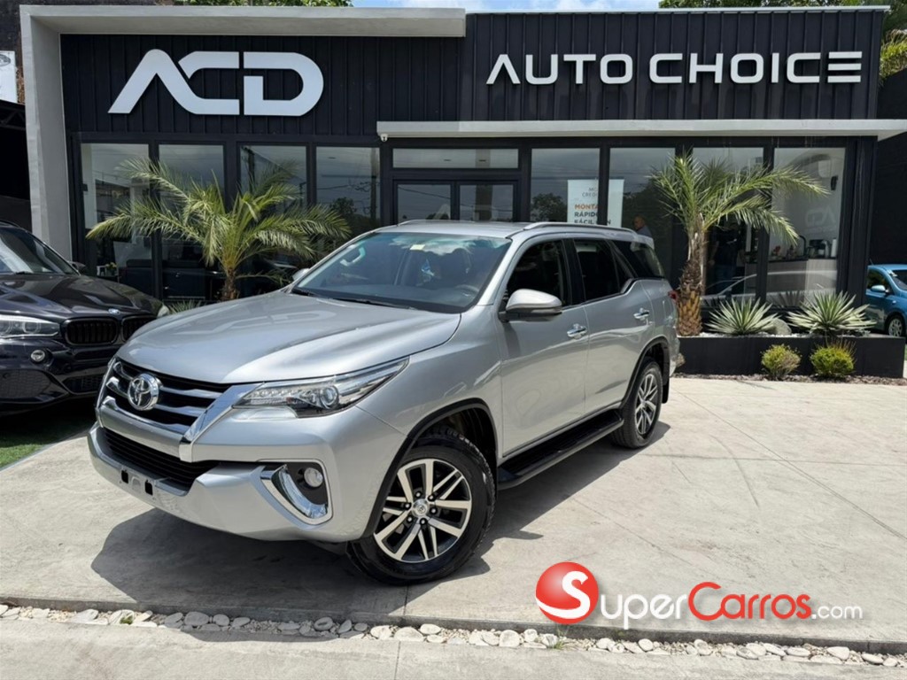 2020 Toyota Fortuner — foto 3 / 12