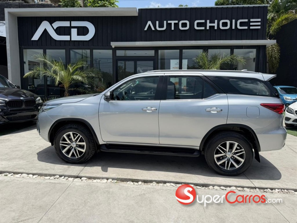 2020 Toyota Fortuner — foto 4 / 12