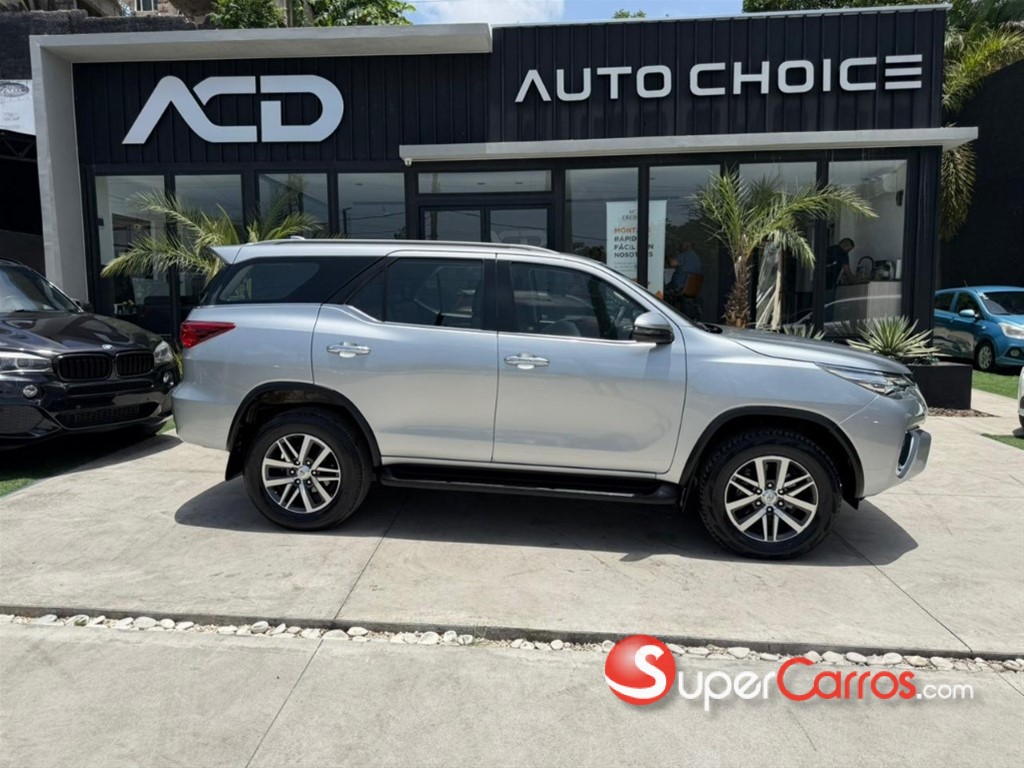 2020 Toyota Fortuner — foto 5 / 12