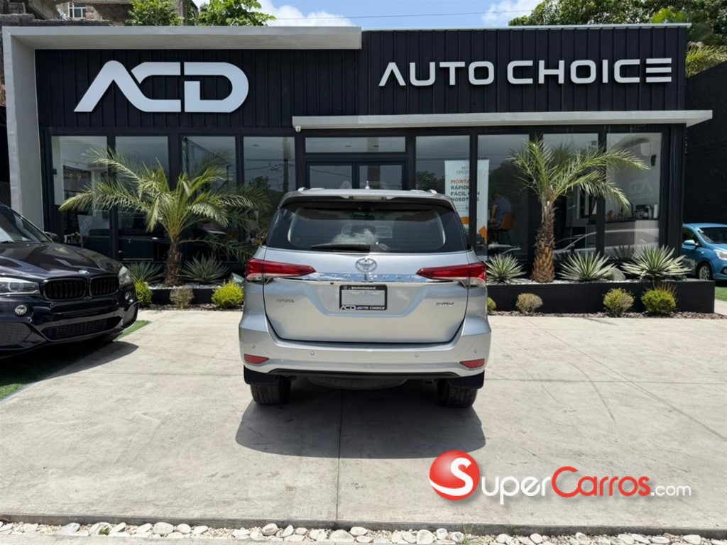 2020 Toyota Fortuner — foto 6 / 12