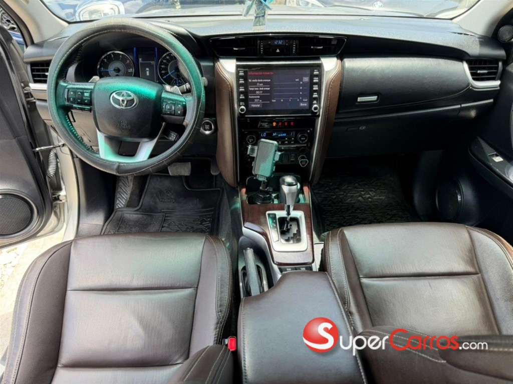 2020 Toyota Fortuner — foto 12 / 12