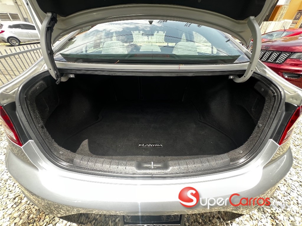 2020 Hyundai Elantra SEL — foto 9 / 11