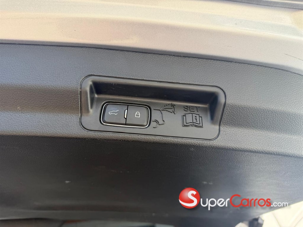 2020 Ford Explorer XLT — foto 9 / 10