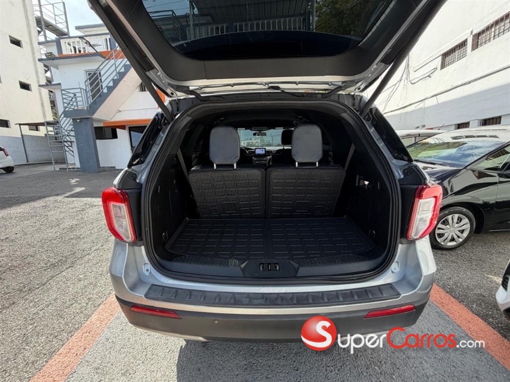 2020 Ford Explorer XLT — foto 10 / 10