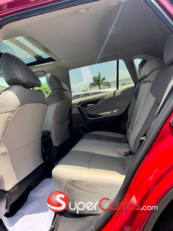 2023 Toyota RAV4 XLE Premium — foto 7 / 10