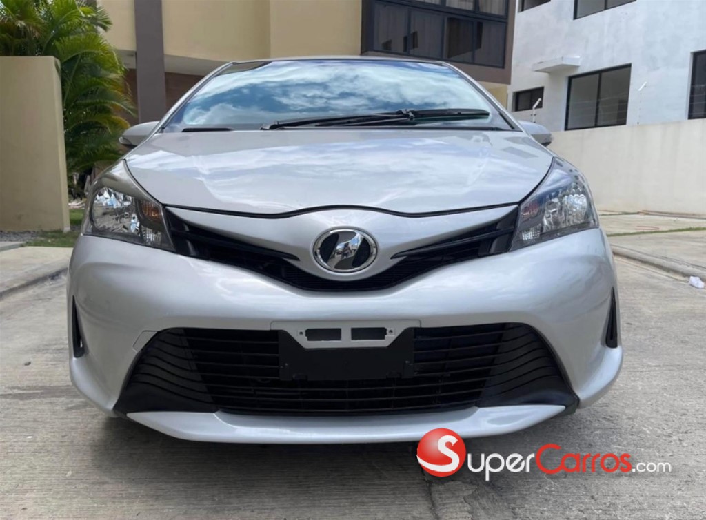 2017 Toyota VITZ — foto 2 / 8