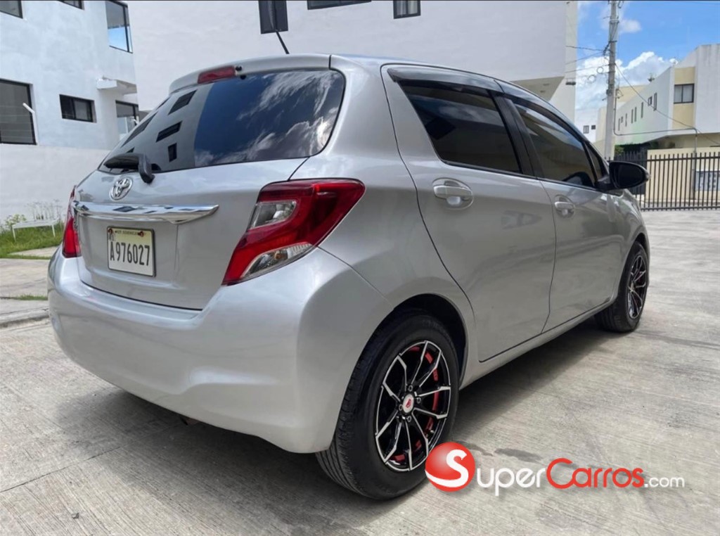 2017 Toyota VITZ — foto 5 / 8