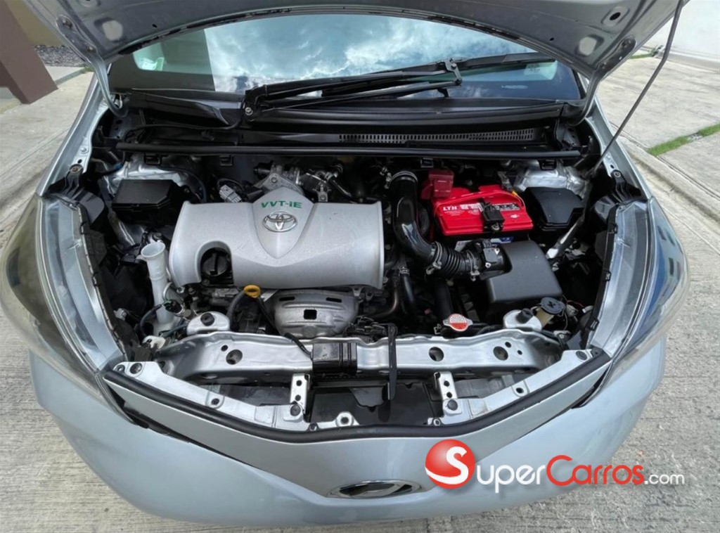2017 Toyota VITZ — foto 7 / 8