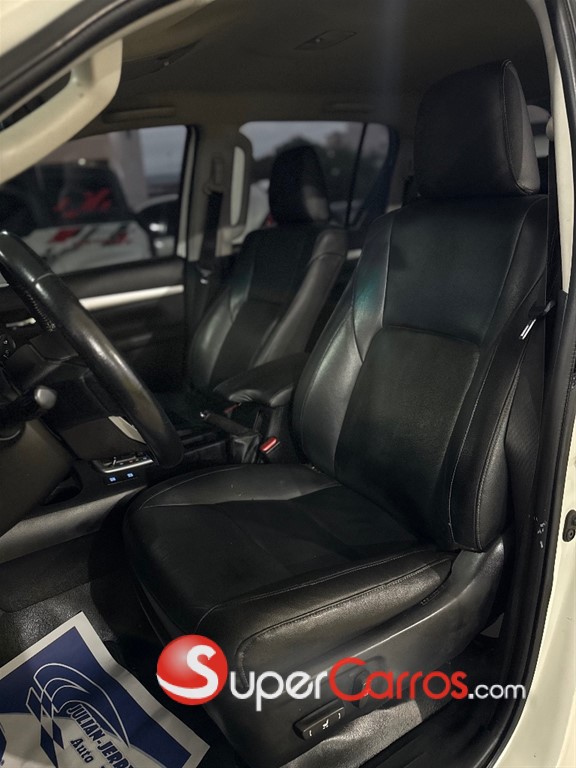 2020 Toyota Hilux SRV — foto 8 / 11