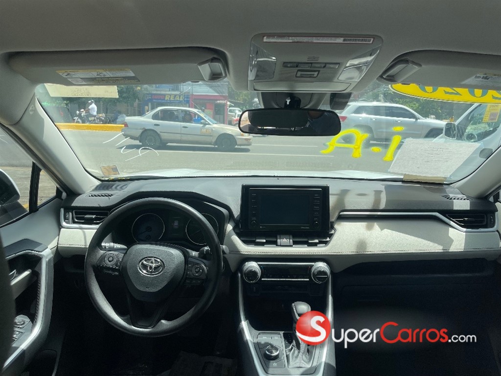 2020 Toyota RAV4 XLE Hybrid — foto 9 / 12