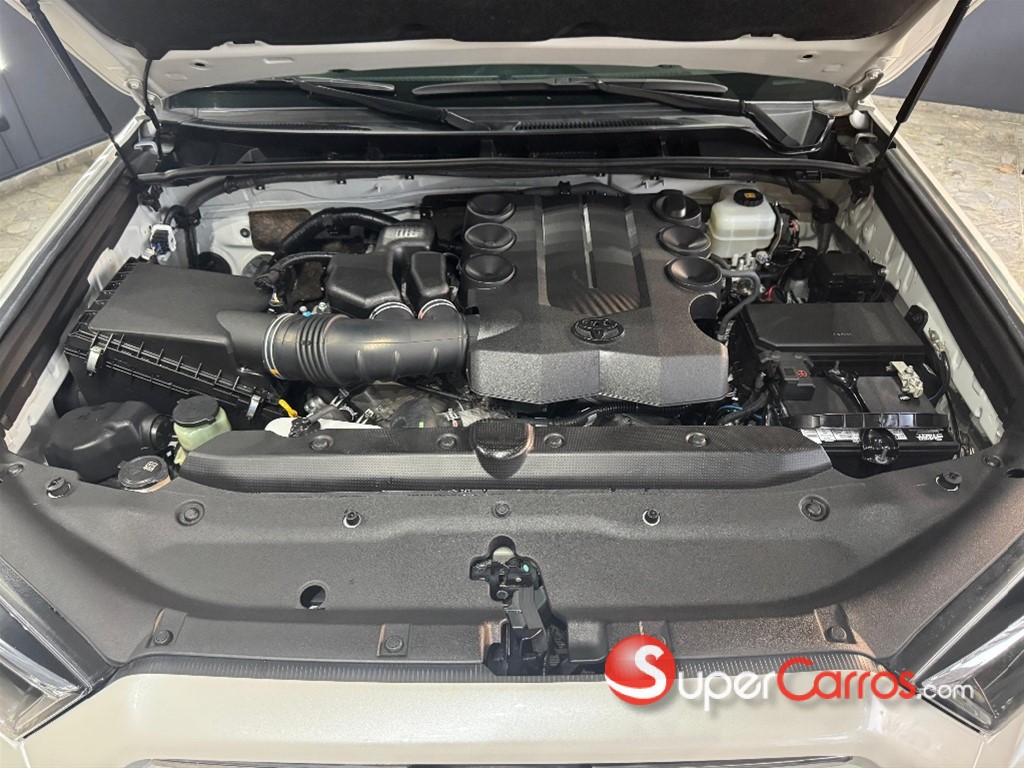2020 Toyota 4 Runner Limited — foto 8 / 9