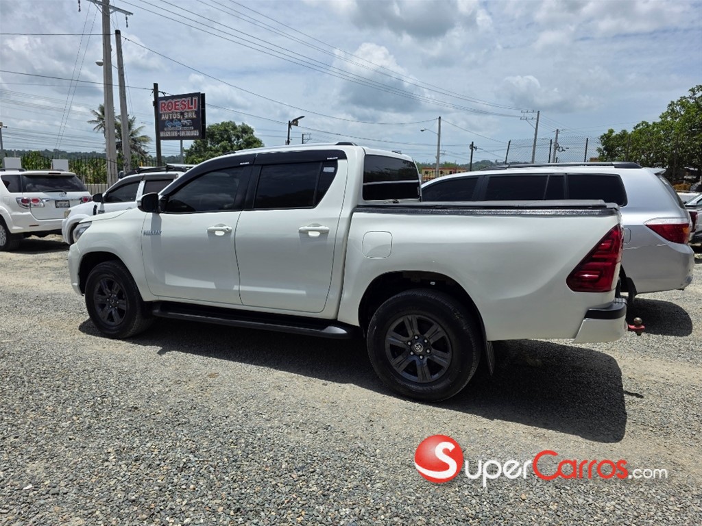 2017 Toyota Hilux SRV — foto 3 / 11