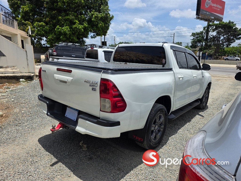 2017 Toyota Hilux SRV — foto 4 / 11