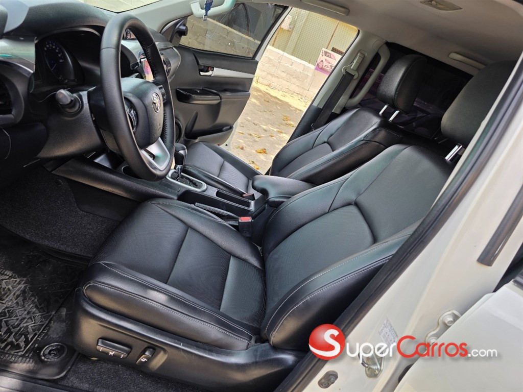 2017 Toyota Hilux SRV — foto 8 / 11
