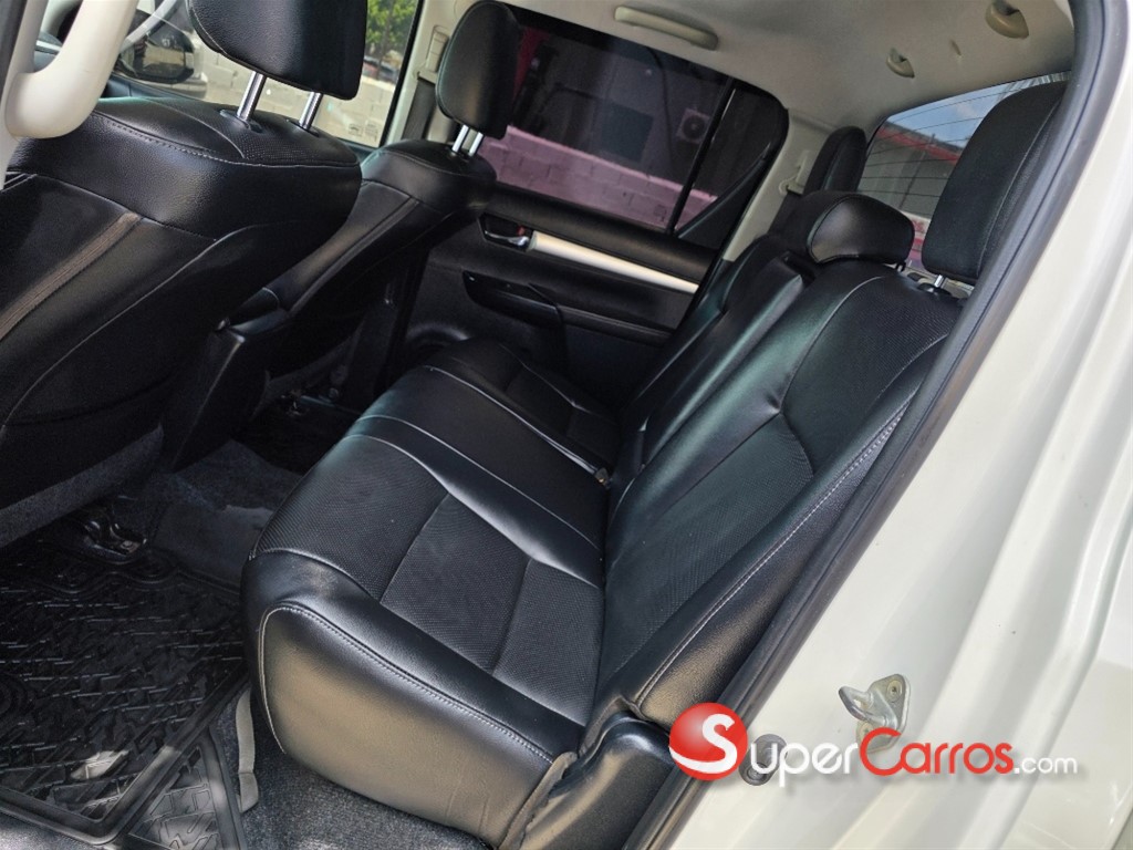 2017 Toyota Hilux SRV — foto 9 / 11