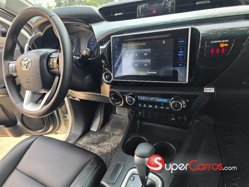 2017 Toyota Hilux SRV — foto 10 / 11