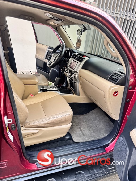2011 Toyota 4 Runner — foto 9 / 12