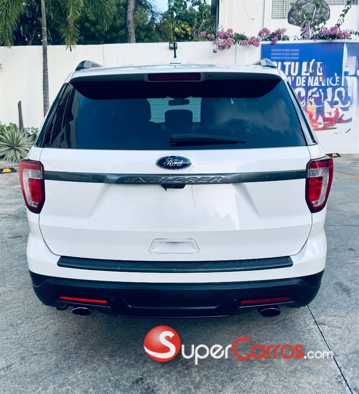 2018 Ford Explorer XLT SPORT — foto 6 / 12