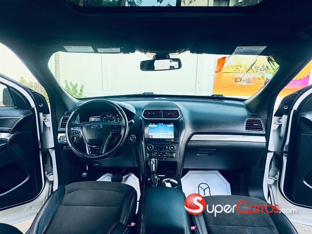 2018 Ford Explorer XLT SPORT — foto 9 / 12