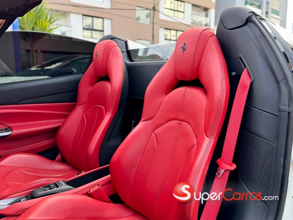 2022 Ferrari F8 Spider — foto 5 / 12
