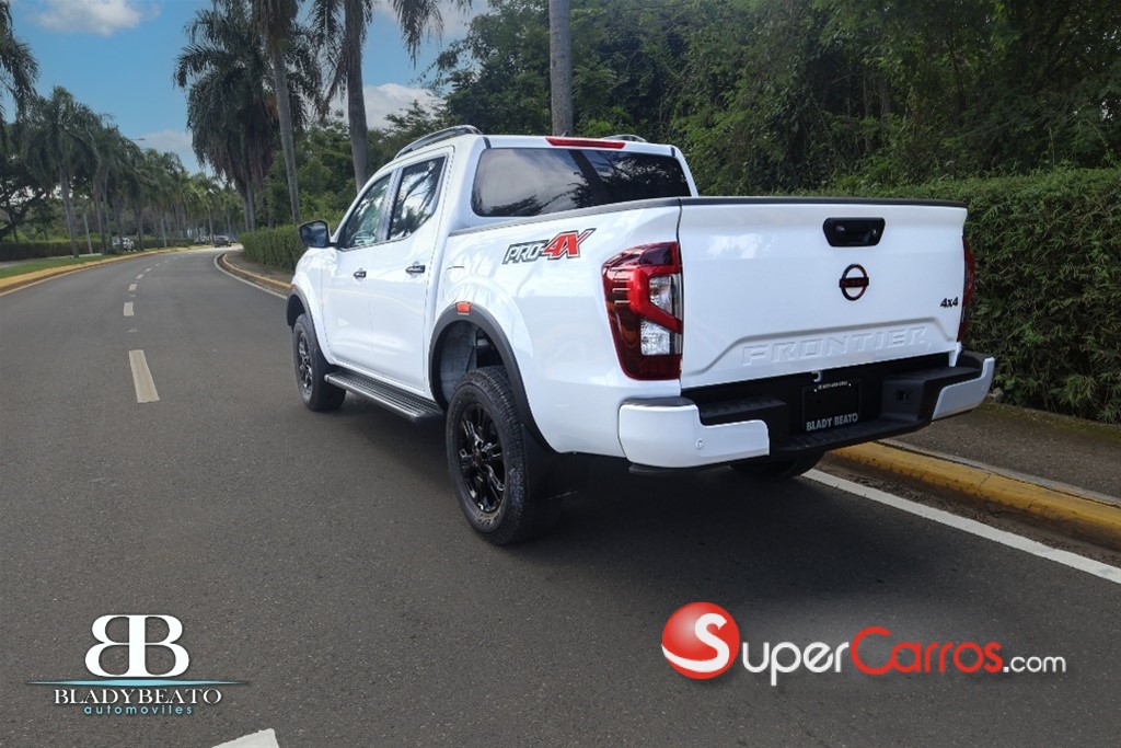 2027 Nissan Frontier Pro-4X — foto 8 / 12