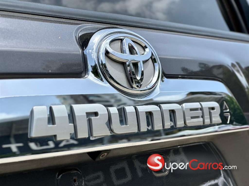 2020 Toyota 4 Runner Limited — foto 9 / 12